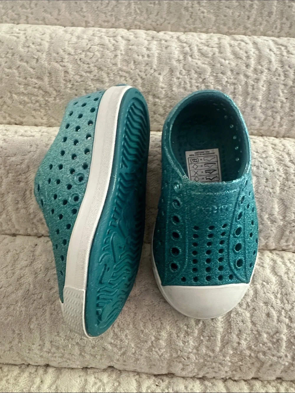Native sparkling teal